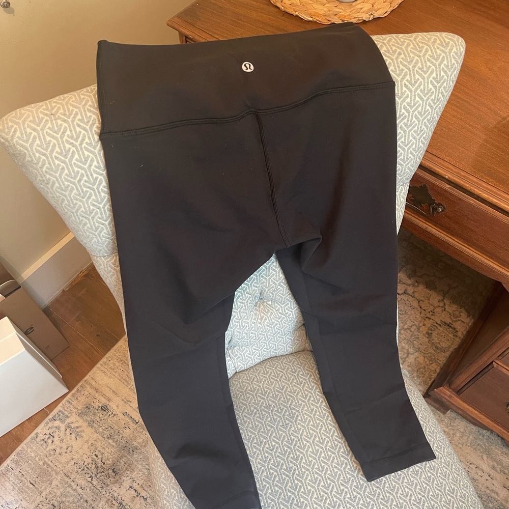 Lululemon wunderunder crop legging. High waisted. Excellent condition - Picture 4 of 5